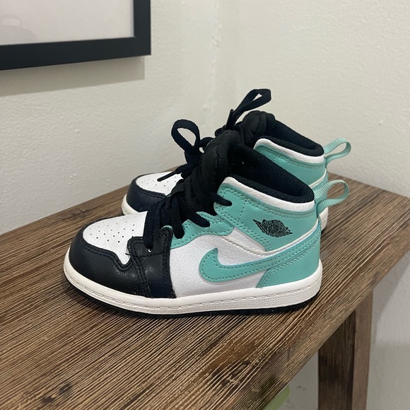Nike Other - Jordan 1 Mid Tropical Twist Igloo size 8 toddler